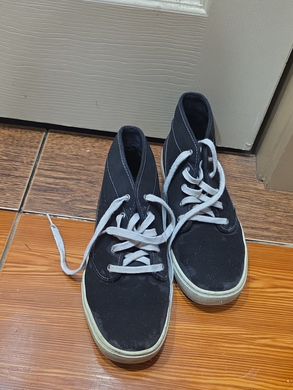 Timberland Classic Black Canvas High-Top Sneakers with White Laces - Picture 1 of 3